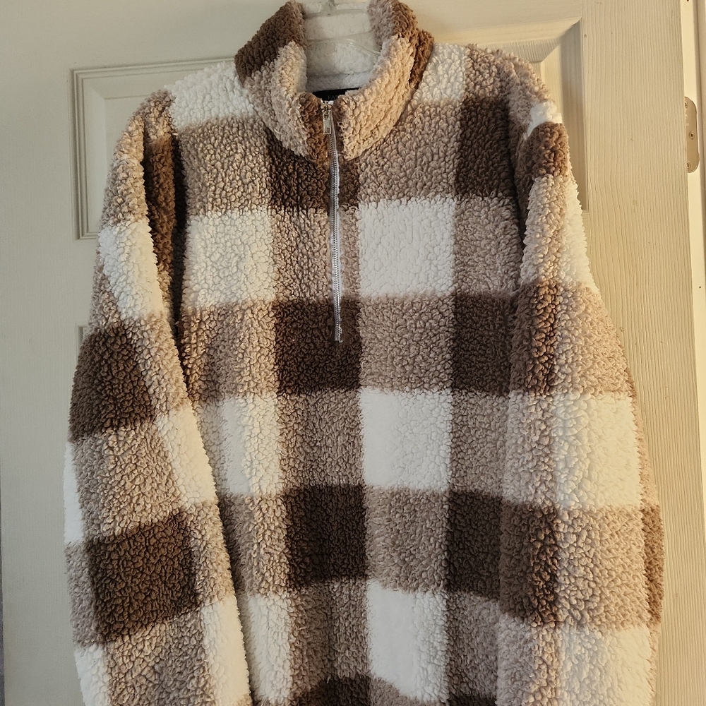 Women's Buffalo plaid sherpa pullover EUC